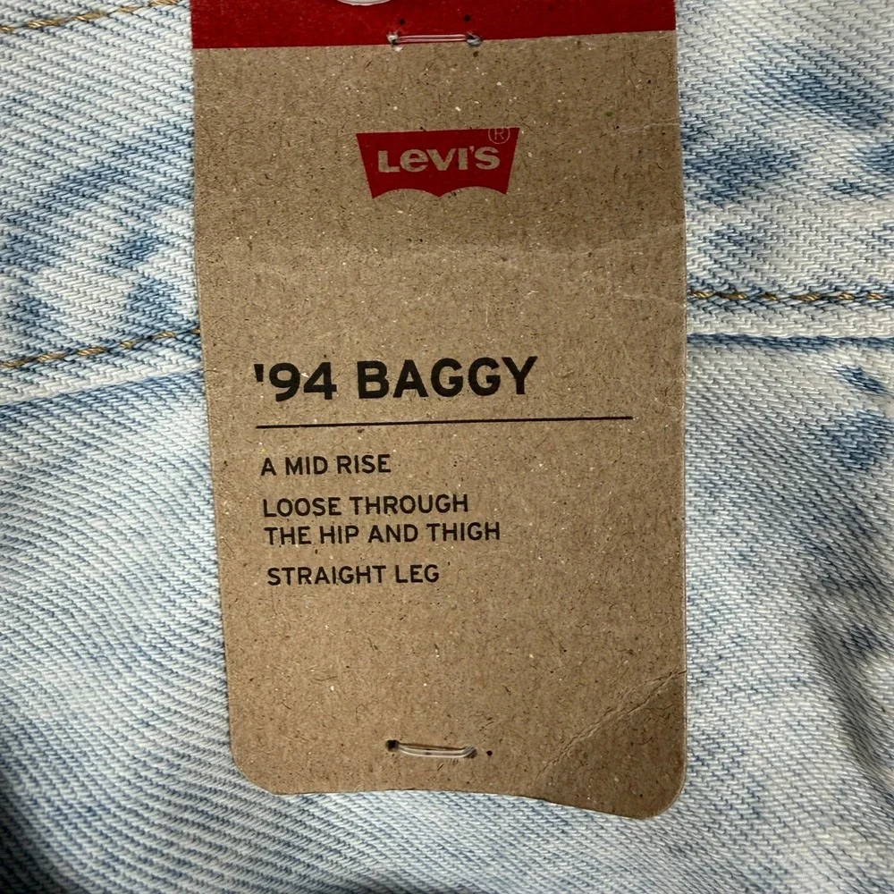NEW Levi's 94 Baggy Jeans Womens 32x31 Light Blue Acid Wash Straight A3510-0034